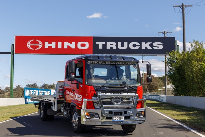 Hino continues Supercars partnership