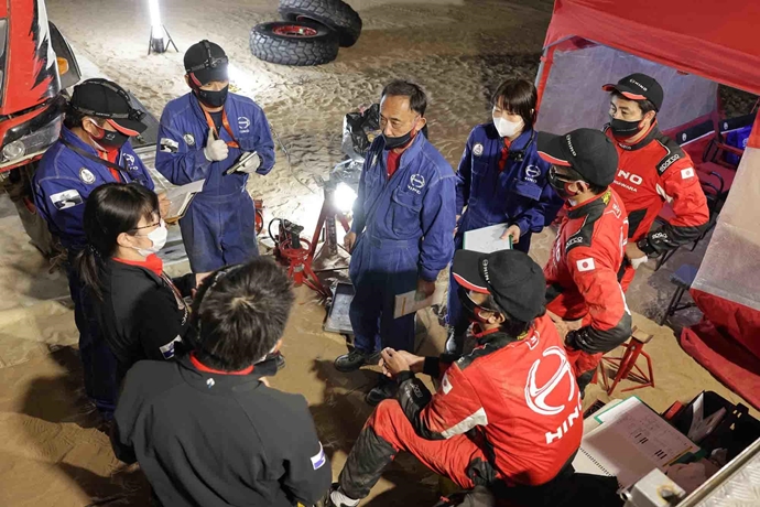 The Dakar Rally 2021 has begun with Hino Team Sugawara now in play