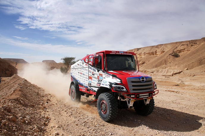 New Hybrid continues Hino Dakar durability streak