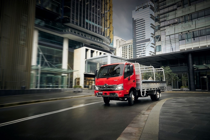 Hino 300 Series: Class-leading power and efficiency